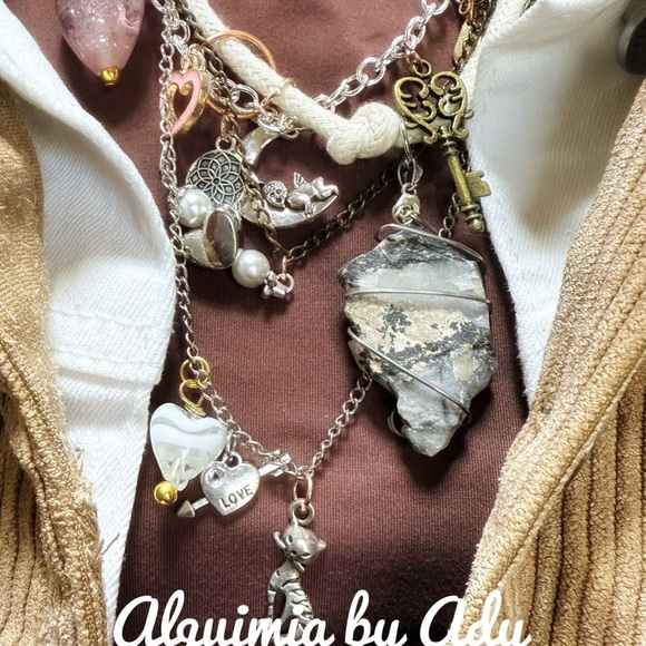 Vintage eclectic multi charms necklace - Picture 2 of 8